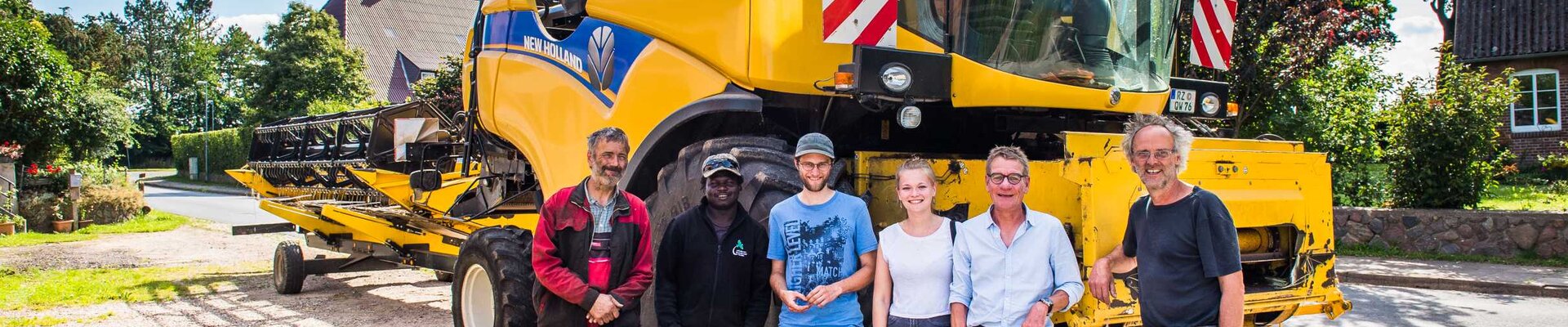 Gruppenbild_mit_Fiete_und_den_MA_des_Lämmerhofs.jpg
