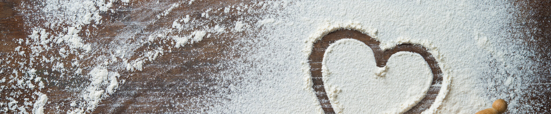 Hintergrund_Mehlherz_mit_Nudelholz.jpg