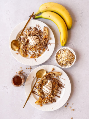 Air Fryer Bananen mit Nuss-Krokant Topping