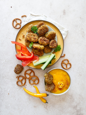 Gemüsenuggets mit Brezelpanade und Mango-Chili-Dip