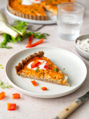 Fenchel Vollkorn Quiche mit Paprikacreme