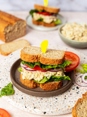 Kichererbsen-Tuna-Sandwich mit Haferbrot