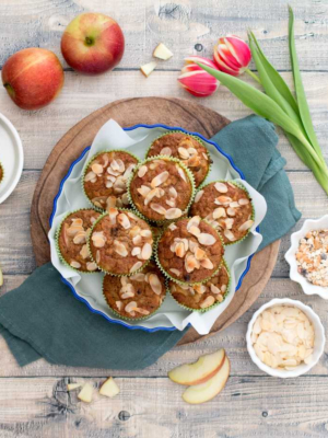 Frühstücksmuffins mit Apfel und Beerenmüsli