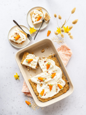 Carrot Cake Baked Oats mit Frischkäse-Topping