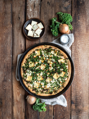 Dinkel-Grünkohlpizza mit Räuchertofu