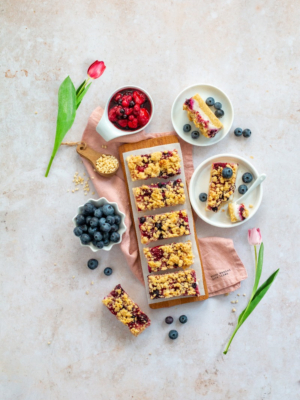 Dinkel-Streuselschnitten mit Beeren