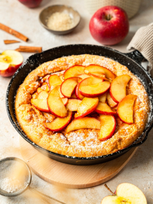 Dutch Oven Pancake mit Zimt-Äpfeln