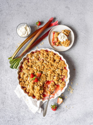 Erdbeer-Rhabarber-Crumble