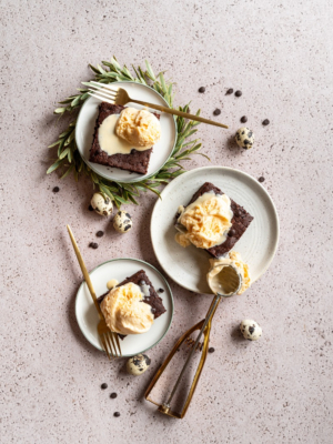 Extra Dark Brownies mit Eierliköreis