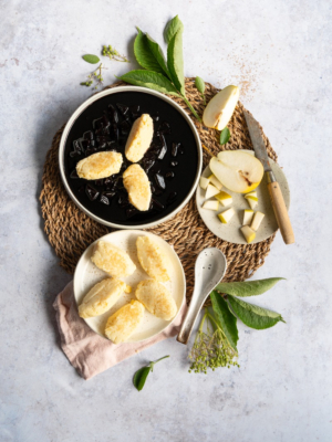 Fliederbeersuppe mit Grießnocken