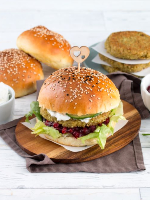 Grünkern-Walnuss-Burger mit Ziegenkäse