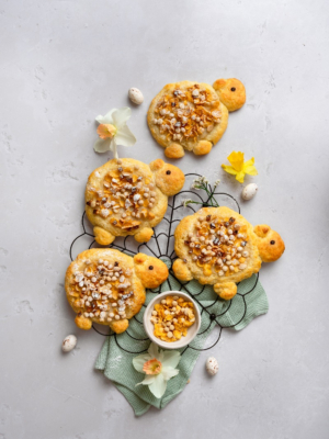 Osterlämmer mit Pudding und Zimt Mix Topping