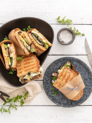 Panini mit Sommergemüse und Ziegenkäse