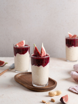 Protein-Overnight-Oats mit Erdnussmus und Frucht