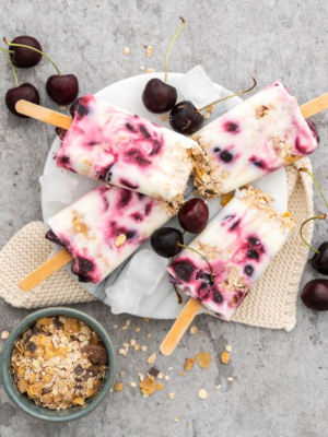 Popsicles mit Kirschen