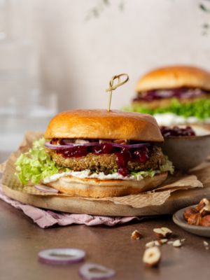 Winterburger mit Preiselbeeren