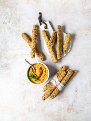 Wunderbrød Sticks mit Möhren-Tahini Dip