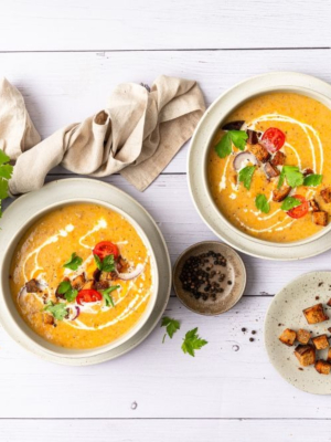 Würzige Brotsuppe mit Gemüse