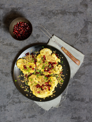 Blumenkohlsteaks mit Hafercrunch