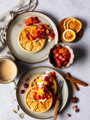 Chai-Waffeln mit Winterfrucht-Kompott
