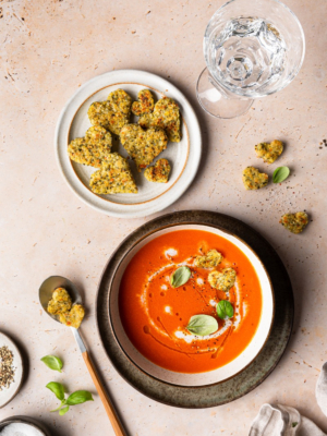 Gemüse-Nugget-Herzen mit Tomatensuppe