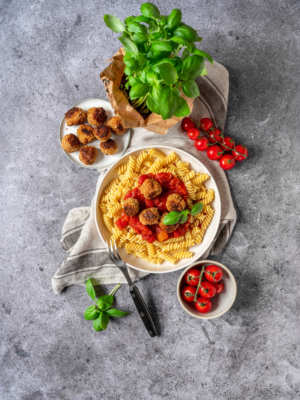 Haferbällchen mit Tomatensoße