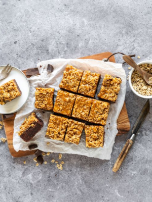 Brownies mit Karamell-Haferflakes