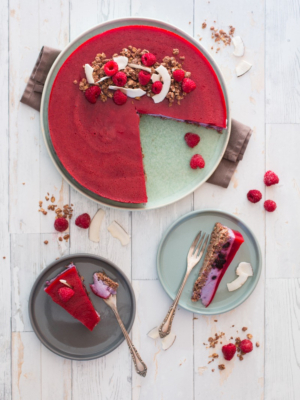 Kokos-Beerentorte mit Knusperboden