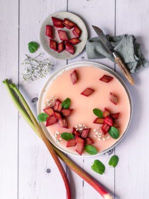 Käse-Sahne-Torte mit Rhabarber