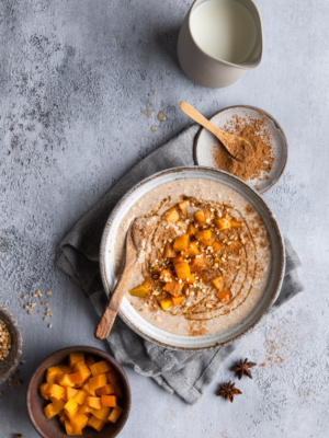 Winterliches Protein-Porridge mit Kaki-Kompott